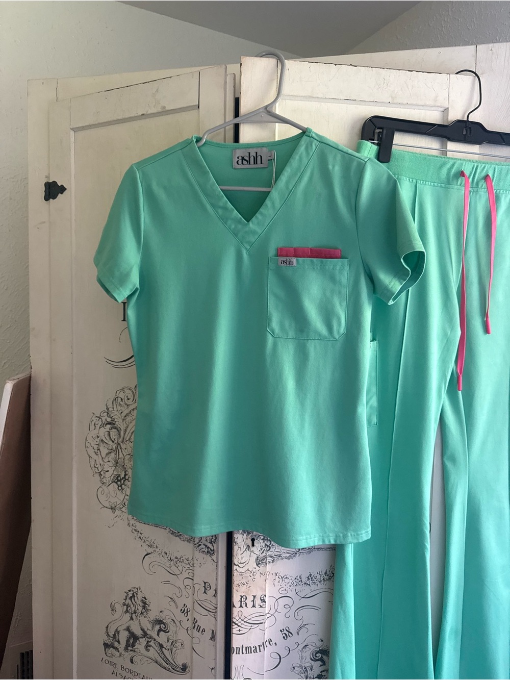 NWT/NWOT “Sold Out” Ashh Cargo Flare Scrub Set - Picture 8 of 16